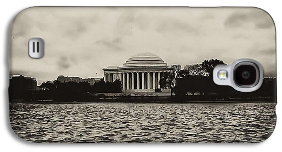 Potomac Galaxy S4 Case featuring the photograph The Jefferson Memorial by Bill Cannon