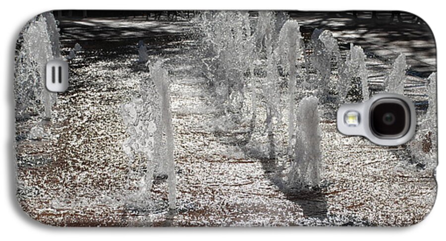 Water Galaxy S4 Case featuring the photograph Water Fountain by Rob Hans