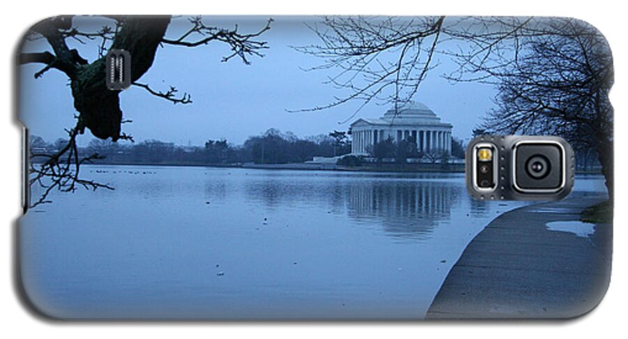 Jefferson Memorial Galaxy S5 Case featuring the photograph A Blue Morning For Jefferson by Cora Wandel