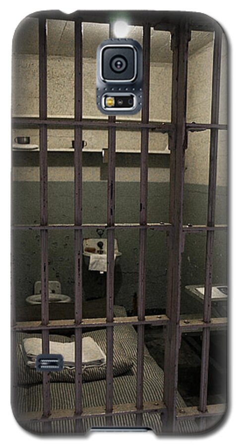 Cell Galaxy S5 Case featuring the photograph A cell in Alcatraz prison #2 by RicardMN Photography