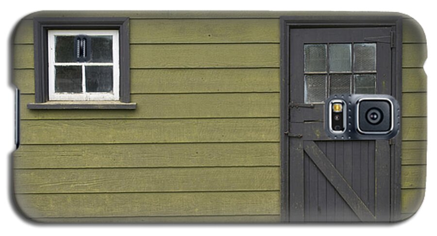 Old Wood Shed Galaxy S5 Case featuring the photograph Green Shed #1 by Bill Thomson