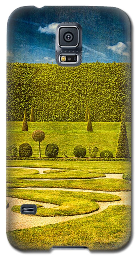 20th Centuary Garden Galaxy S5 Case featuring the photograph Hampton Court 'The Privy Garden #1 by Lenny Carter