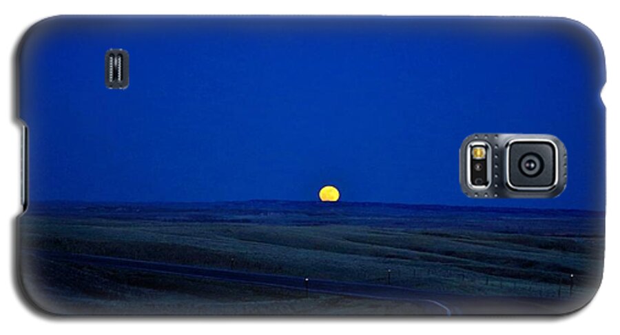 Full Moon Galaxy S5 Case featuring the photograph Native Moon #1 by Donald J Gray