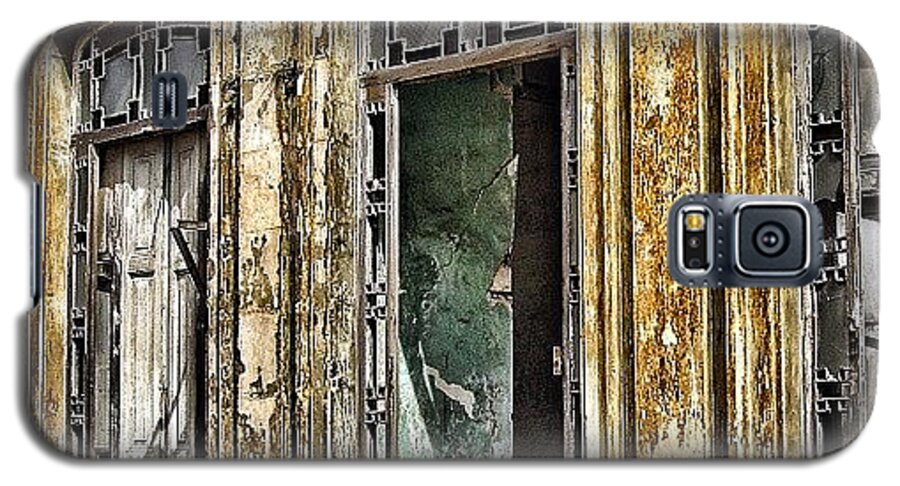 Cuba Galaxy S5 Case featuring the photograph The Ruins Of Havana's Architectural #1 by Joel Lopez