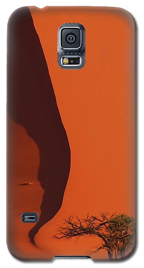 Red Galaxy S5 Case featuring the photograph 120118p072 by Arterra Picture Library