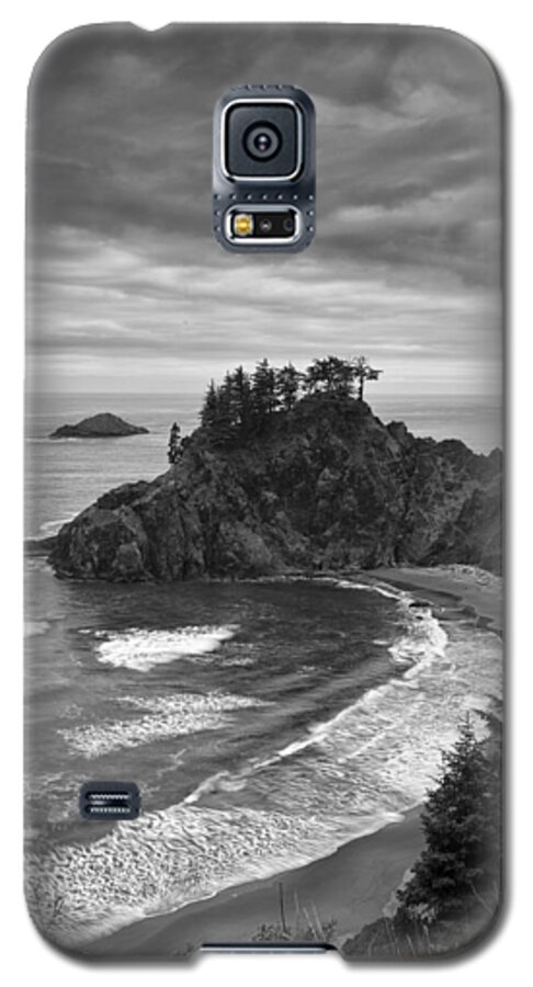 Sea Stack Galaxy S5 Case featuring the photograph Approaching Storm #2 by Andrew Soundarajan
