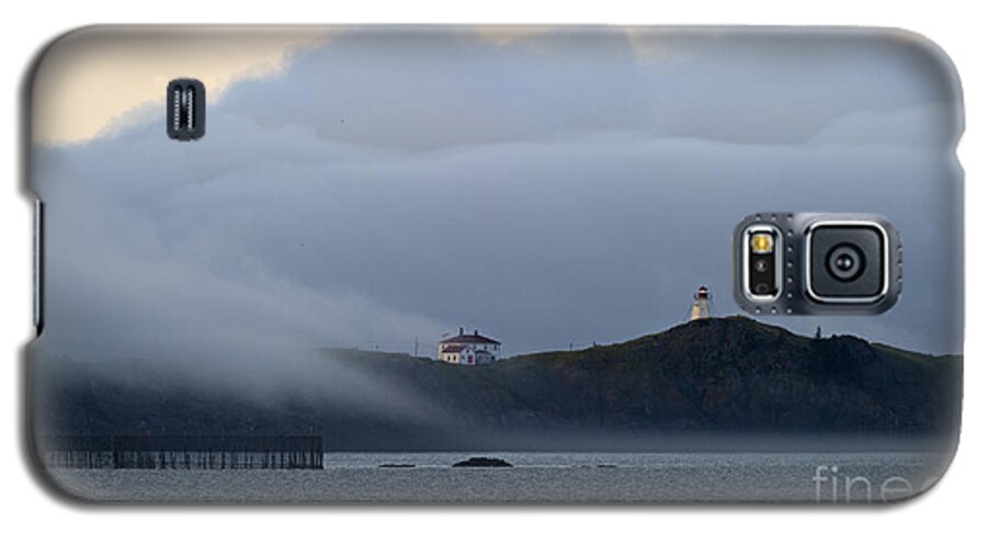 Festblues Galaxy S5 Case featuring the photograph Swallowtail Lighthouse... by Nina Stavlund