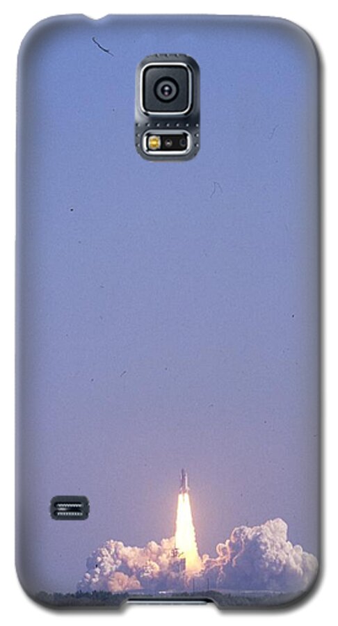 Retro Images Archive Galaxy S5 Case featuring the photograph Space Shuttle Challenger #6 by Retro Images Archive