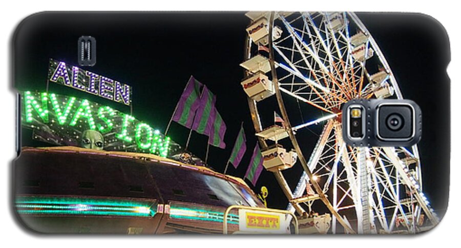 Northeast Galaxy S5 Case featuring the photograph Alien Invasion At The Fair by Dorothy Lee