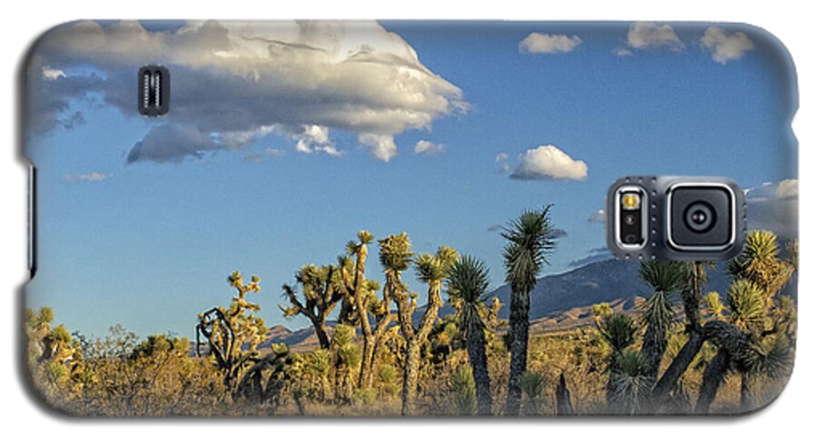 Antelope Valley Galaxy S5 Case featuring the photograph Antelope Valley Joshua Trees 2 by Jim Moss