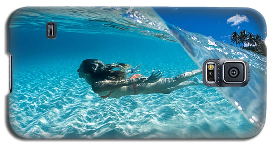 Ocean Galaxy S5 Case featuring the photograph Aqua Dive by Sean Davey