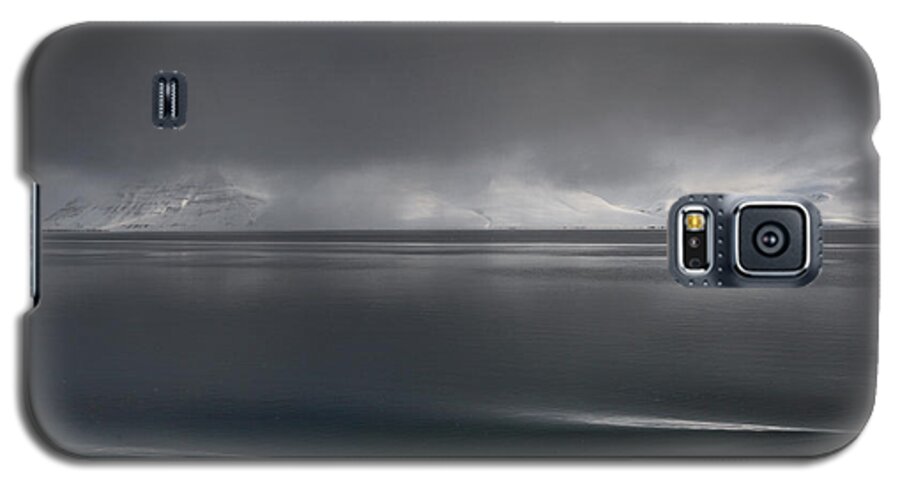 Arctic Galaxy S5 Case featuring the photograph Arctic Ocean Calm II by Pekka Sammallahti