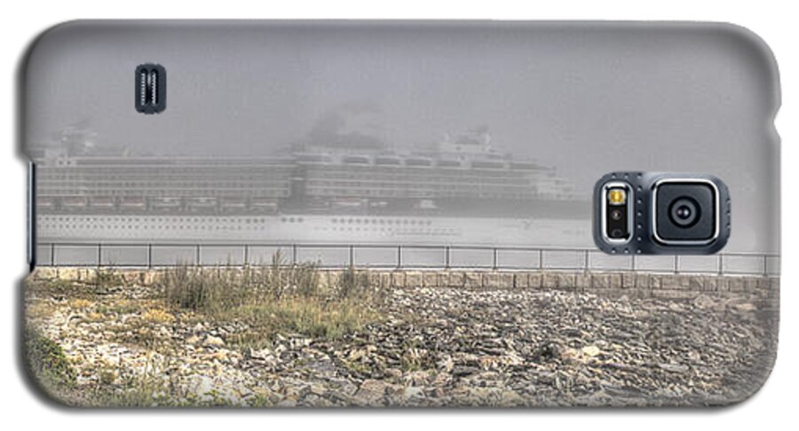 Fog Galaxy S5 Case featuring the photograph Arrival in the Fog by David Bishop