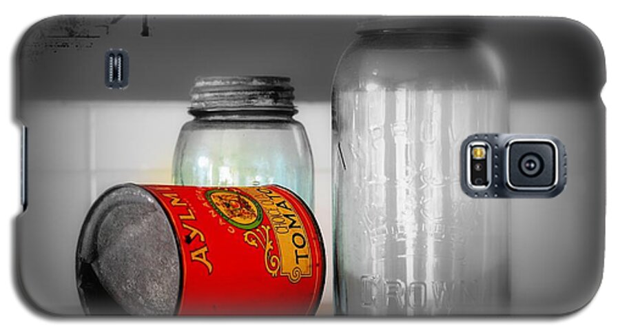 Aylmer Tomatoes Galaxy S5 Case featuring the photograph Aylmer Tomatoes DaysOfOld II by Guy Hoffman
