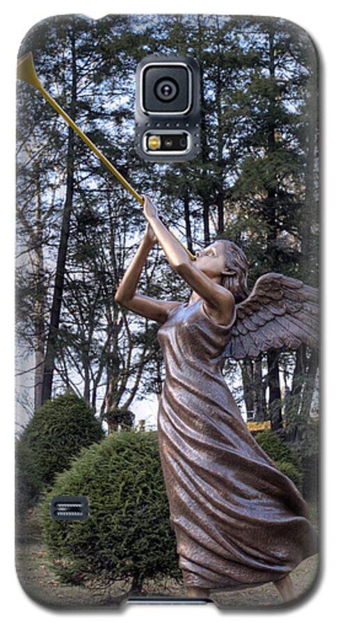 Statue Galaxy S5 Case featuring the photograph Beautiful Angel by Gene Walls