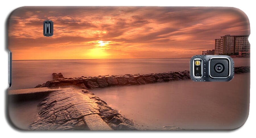 Seawall Galaxy S5 Case featuring the photograph Beautiful Waikiki Sunset by Tin Lung Chao