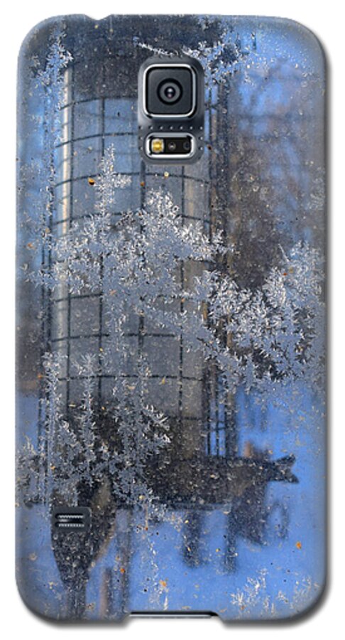 Bird Feeder Galaxy S5 Case featuring the photograph Below Zero by R Allen Swezey