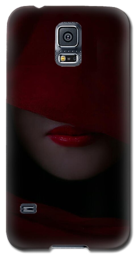 Red Galaxy S5 Case featuring the photograph Between the Lines by Elvira Pinkhas