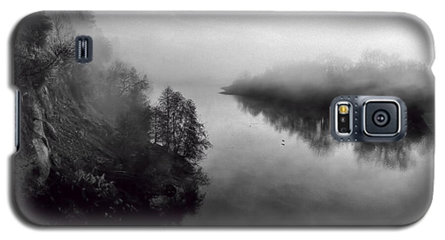 Foggy Galaxy S5 Case featuring the photograph Bitter Cold by Janet Kopper