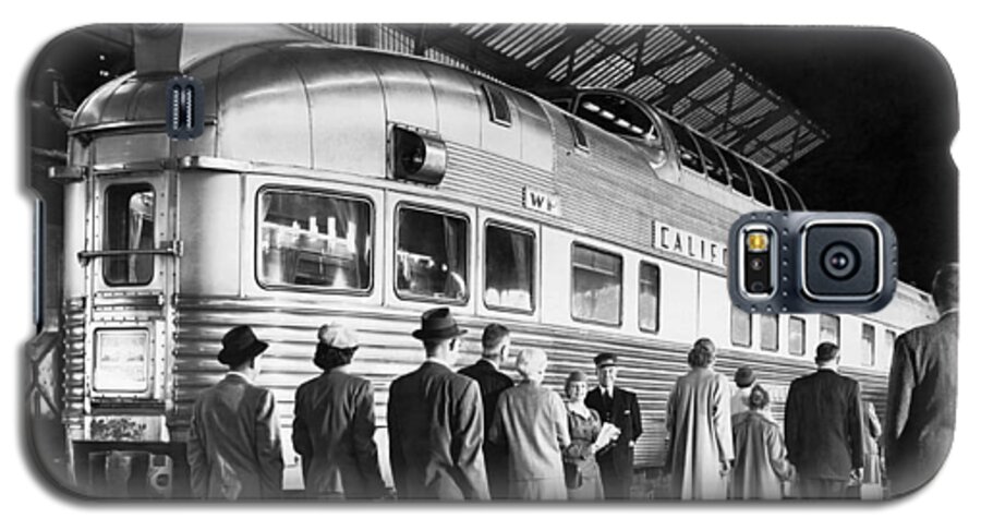 1950 Galaxy S5 Case featuring the photograph Boarding The California Zephyr by Underwood Archives