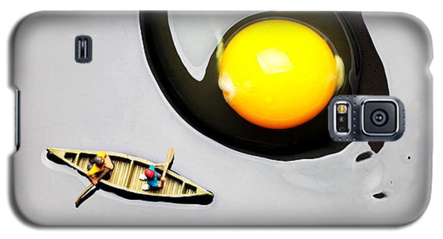 Boating Galaxy S5 Case featuring the photograph Boating around egg little people on food by Paul Ge