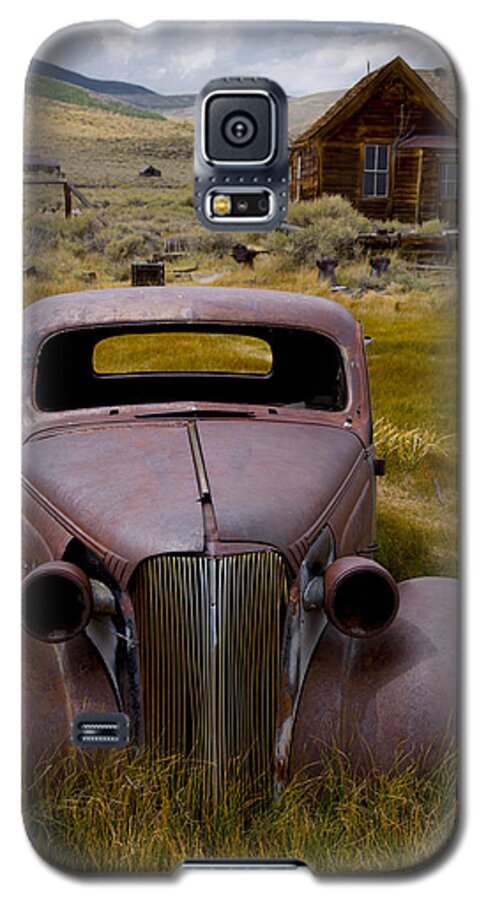 Old Car Galaxy S5 Case featuring the photograph Bodie Rest Stop by Jim Snyder