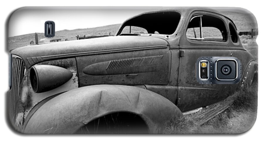 Old Car Galaxy S5 Case featuring the photograph Bodie Yard Art by Jim Snyder