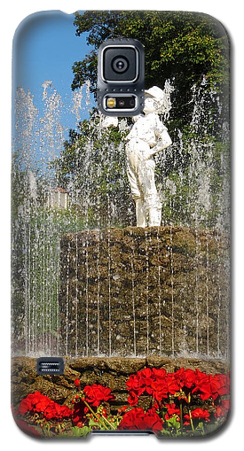 Fountain Galaxy S5 Case featuring the photograph Boy With The Boot 3 by Shawna Rowe