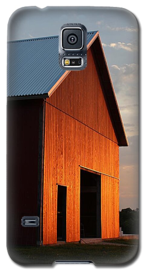 Zimmerman Galaxy S5 Case featuring the photograph Braised Barn by Elizabeth Sullivan