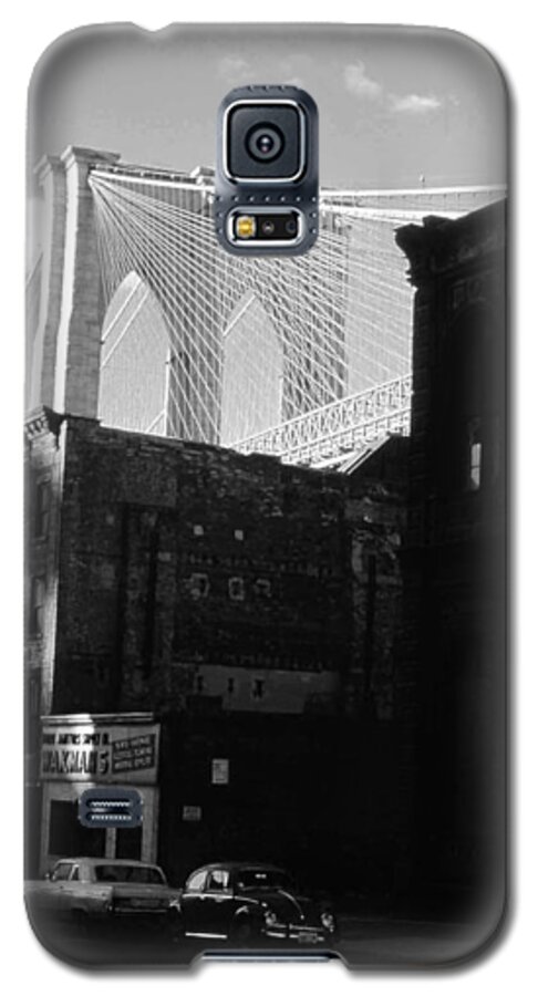 Architecture Galaxy S5 Case featuring the photograph Brooklyn Bridge 1970 by John Schneider