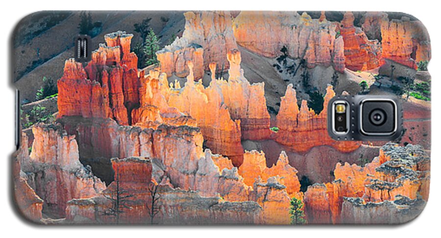 Red Galaxy S5 Case featuring the photograph Bryce Canyon at Sunrise by Ginger Wakem