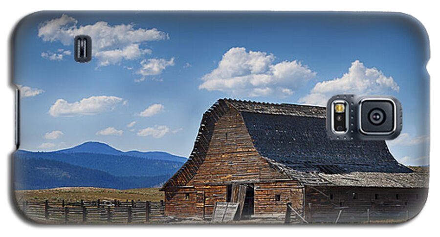 Buildings Galaxy S5 Case featuring the photograph Bygone Days Barn by Mary Jo Allen