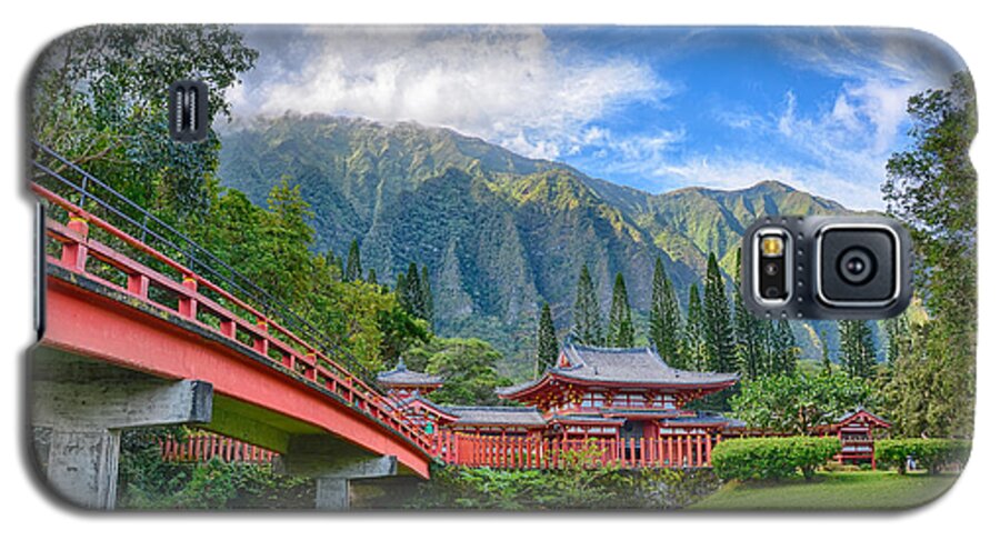 Valley Of The Temples Galaxy S5 Case featuring the photograph Byodo-in Temple In The Valley Of The Temples by Tin Lung Chao