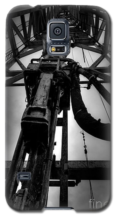 Oil Rig Galaxy S5 Case featuring the photograph Cac001bw-13 by Cooper Ross