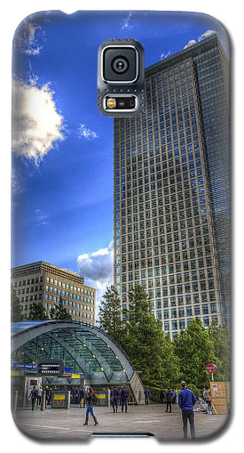 Canary Wharf Galaxy S5 Case featuring the photograph Canary Wharf Station London by David Pyatt