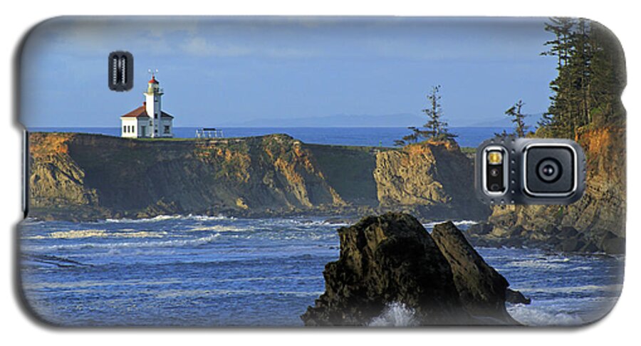 Oregon Galaxy S5 Case featuring the photograph Cape Arago Lighthouse by Daniel Woodrum