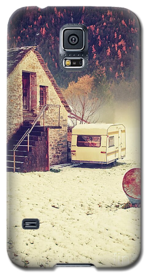 Bin Galaxy S5 Case featuring the photograph Caravan in the snow with house and wood by Silvia Ganora