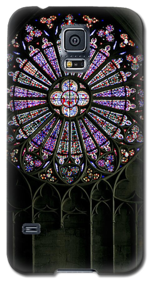 Carcassonne Galaxy S5 Case featuring the photograph Carcassonne rose window by Jenny Setchell