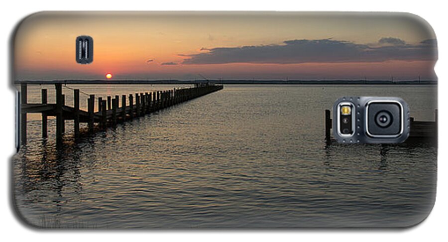Bay Galaxy S5 Case featuring the photograph Chincoteague Island Sunset by Kyle Lee