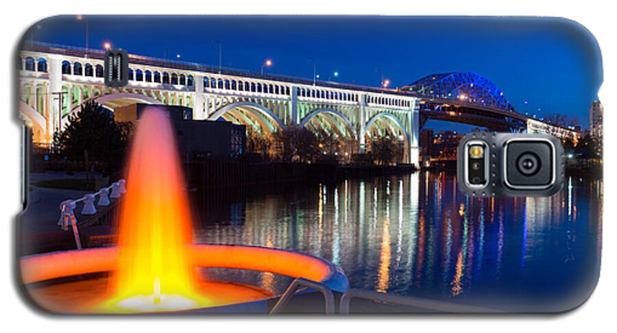 Cleveland Galaxy S5 Case featuring the photograph Cleveland Veterans Bridge Fountain by Clint Buhler