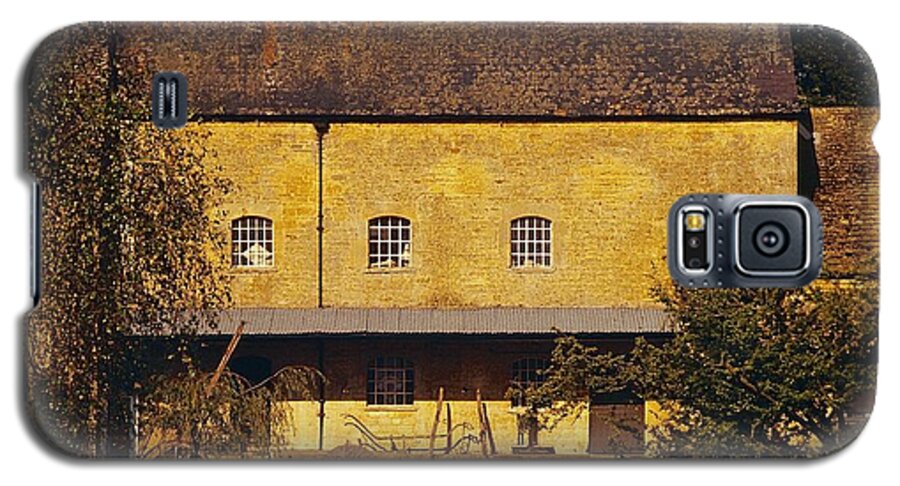 Cotswolds Galaxy S5 Case featuring the photograph Cotswold Cottage by Stuart Litoff