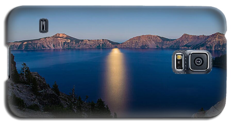 Crater Lake Galaxy S5 Case featuring the photograph Crater Lake Moonrise by Mike Ronnebeck