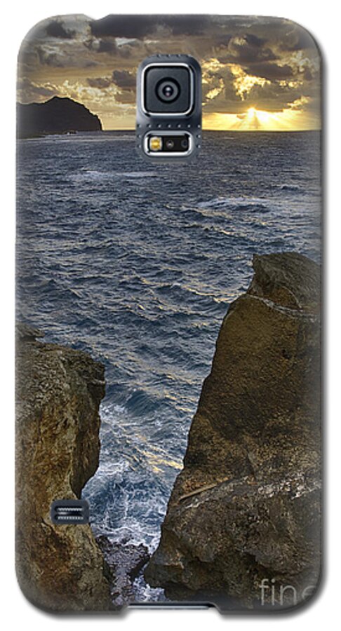 Ocean Galaxy S5 Case featuring the photograph Da Crack Sunrise Kauai by Joanne West