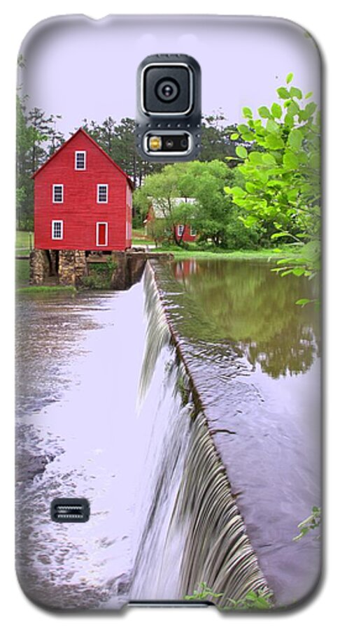 8595 Galaxy S5 Case featuring the photograph Dam at Starrs Mill by Gordon Elwell
