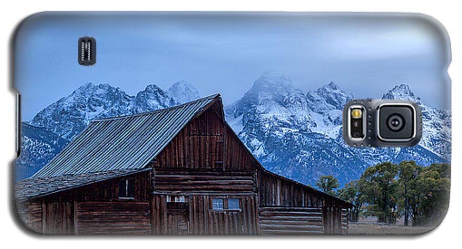 Moulton Galaxy S5 Case featuring the photograph Daybreak by Jim Garrison