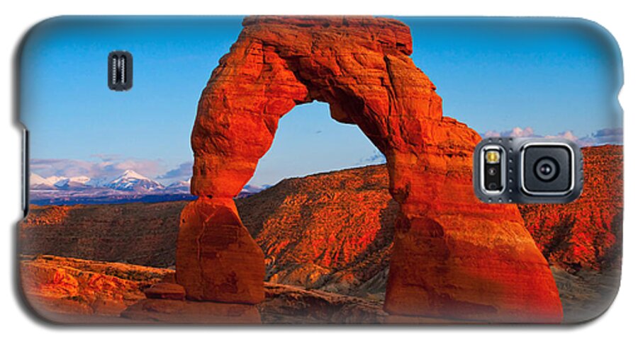 Rocks Galaxy S5 Case featuring the photograph Delicate Arch by Darren Bradley