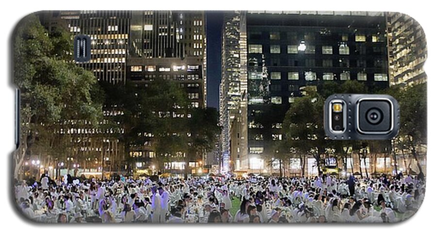 Diner En Blanc Galaxy S5 Case featuring the photograph Diner en Blanc New York 2013 by Lilliana Mendez