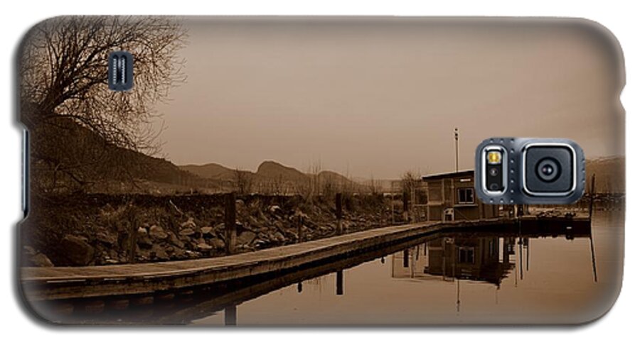 Okanagan Lake Galaxy S5 Case featuring the photograph Dock by Guy Hoffman