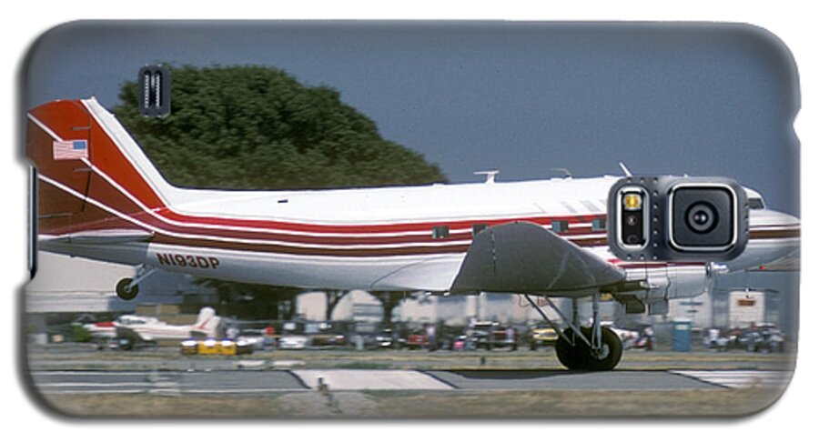 Airplane Galaxy S5 Case featuring the photograph Douglas DC-3 N193DP Van Nuys Airport June 23 2000 by Brian Lockett
