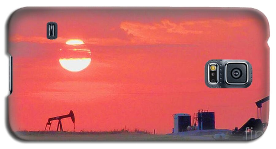 Drilling Rigs Galaxy S5 Case featuring the photograph Rising Full Moon in Oklahoma by Janette Boyd